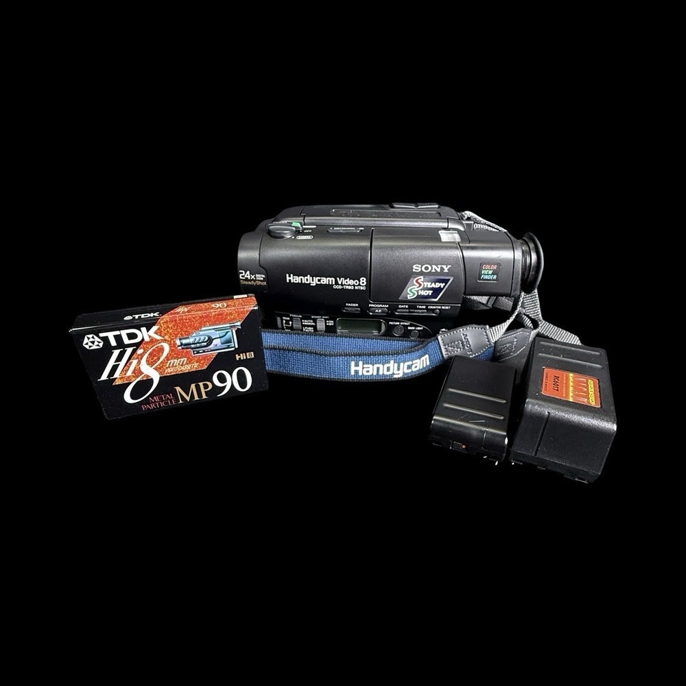 Sony Handycam Video 8 CCD-TR93 NTSC w/ 2 Batteries Cassette No Charger Tested